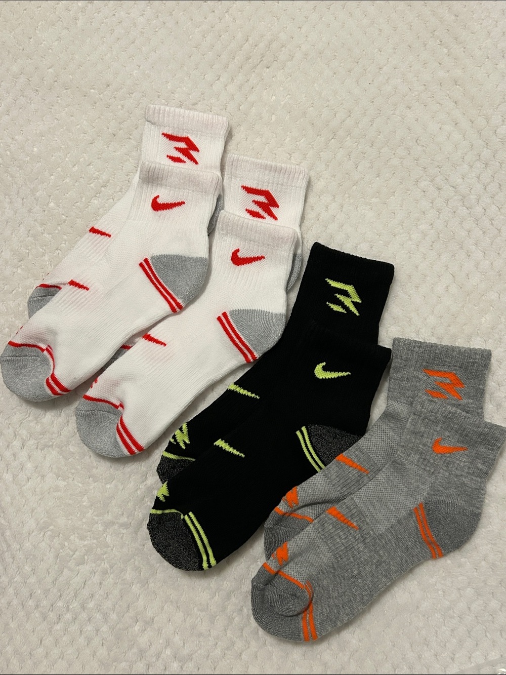 NWOT Nike Kids Unisex Cushioned Quarter Ankle Socks, 4 Pairs - Size Medium 9-11
